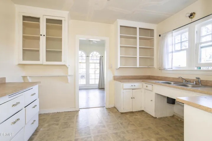 0 3b kitchen