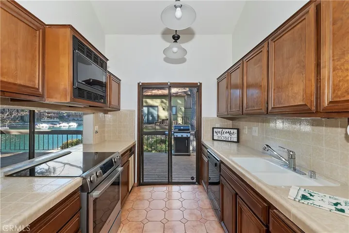 27721 Peninsula Dr. #214, Lake Arrowhead, California 92352