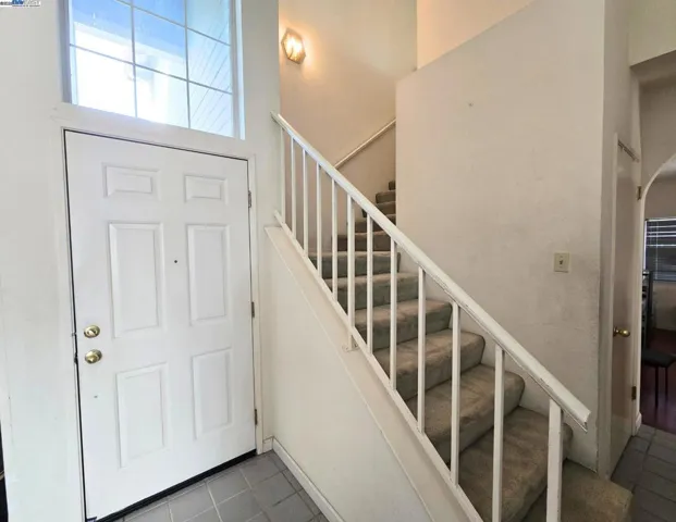Entry/Stairs