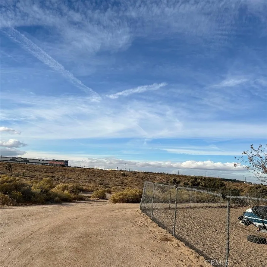 7915 Outpost Road, Oak Hills, California 92344 home-pic-44