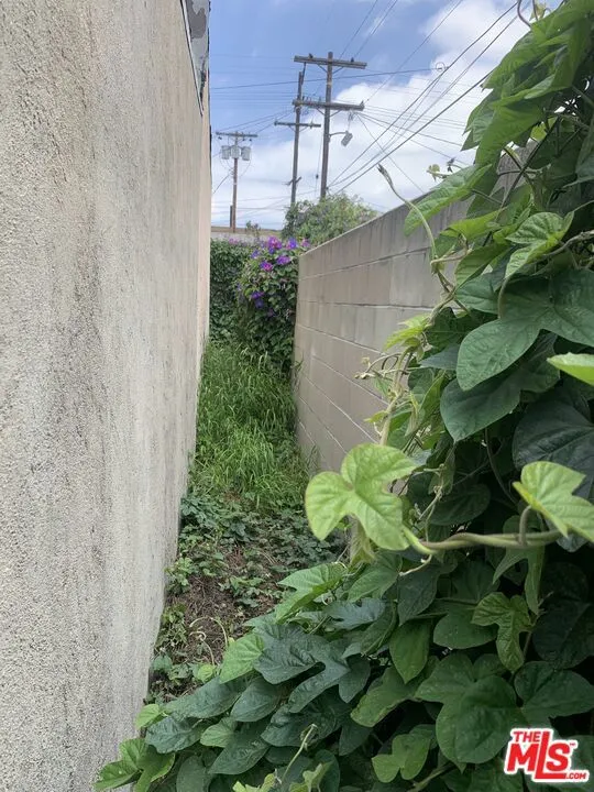 1724 W 43rd Street, Los Angeles, California 90062 home-pic-9