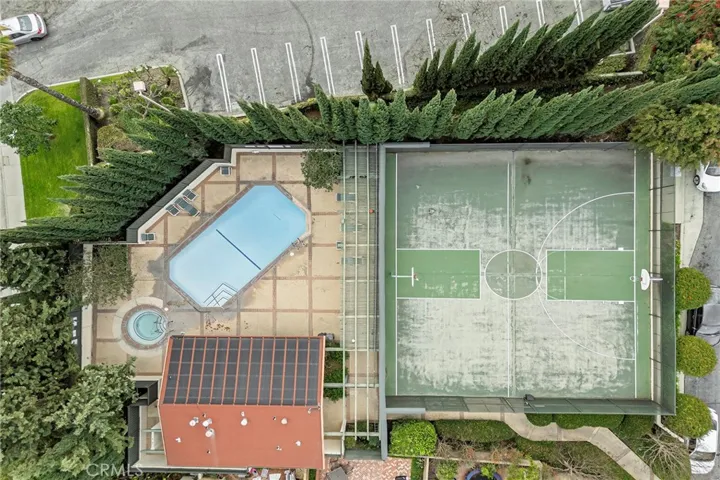 Community pool, spa and sports court