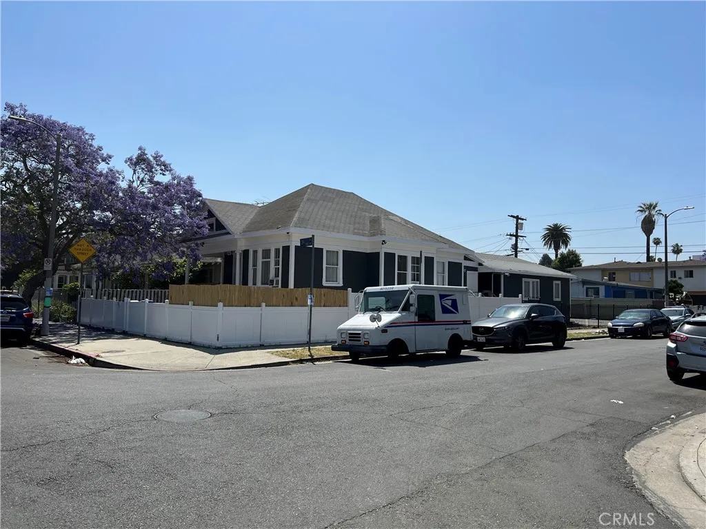 1168 W 35th Street, Los Angeles, California 90007 home-pic-11