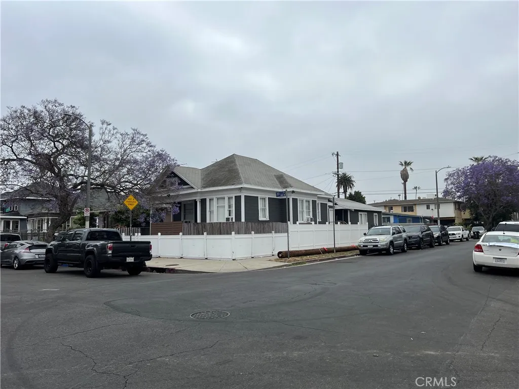 1168 W 35th Street, Los Angeles, California 90007 home-pic-9