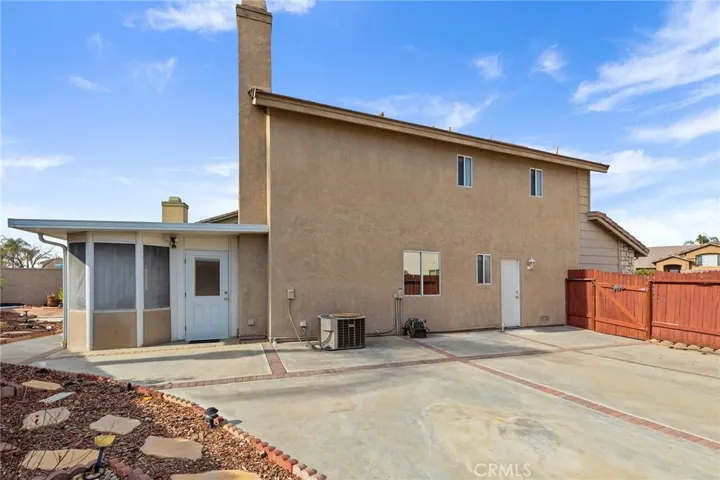 HUGE sideyard