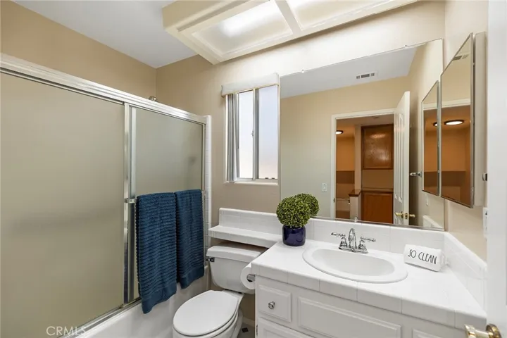 Upstairs hall bathroom