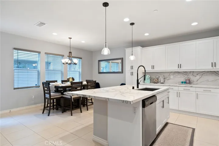 228 W Ridgewood Street, Long Beach, California 90805