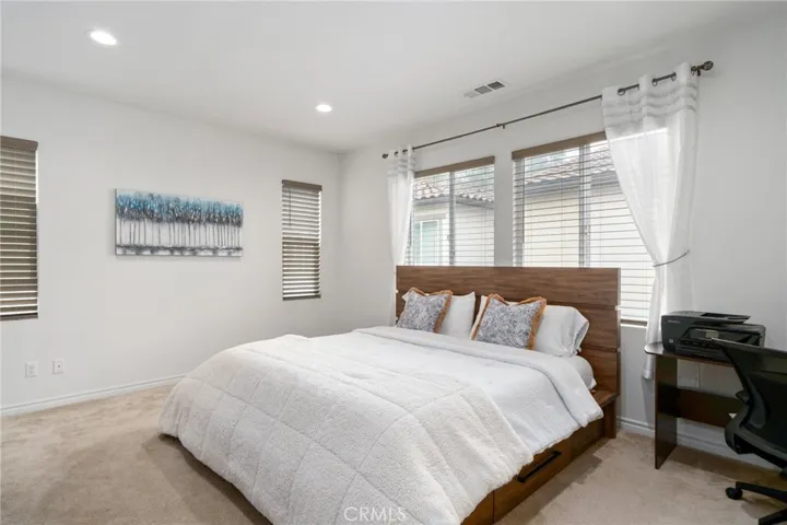 228 W Ridgewood Street, Long Beach, California 90805