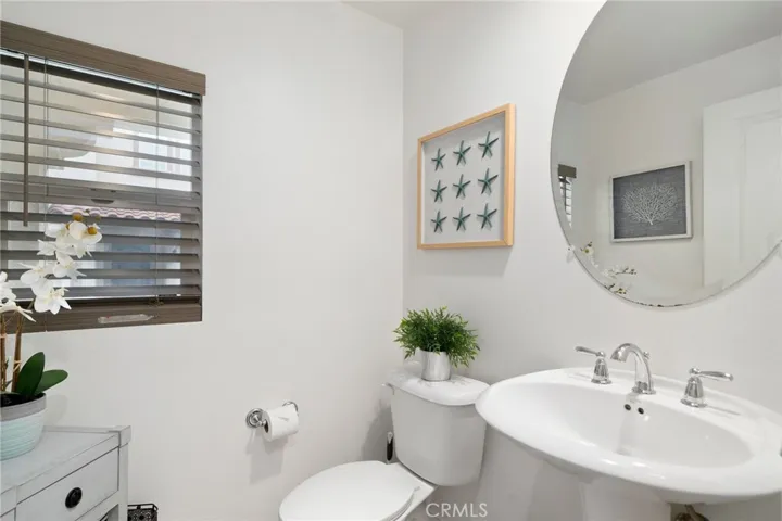 228 W Ridgewood Street, Long Beach, California 90805