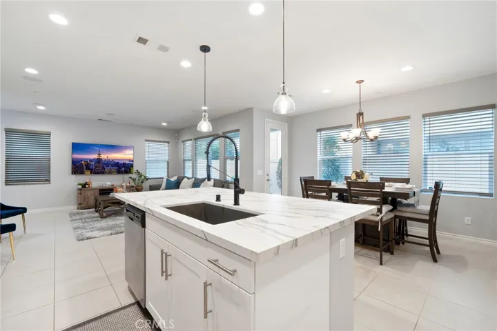 228 W Ridgewood Street, Long Beach, California 90805