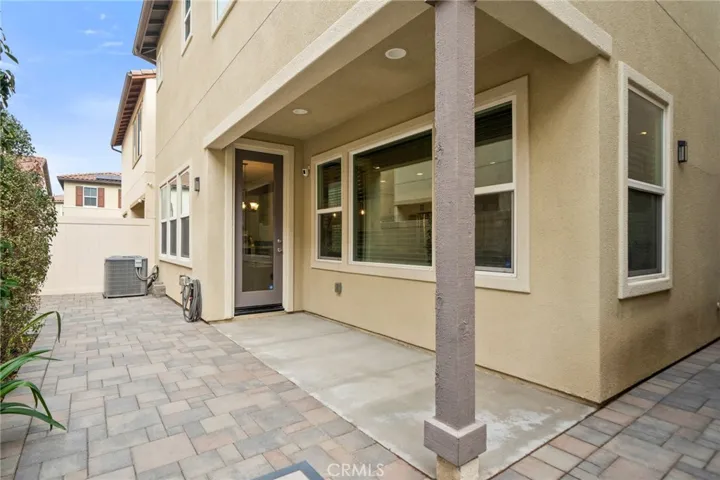 228 W Ridgewood Street, Long Beach, California 90805