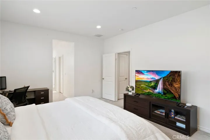 228 W Ridgewood Street, Long Beach, California 90805
