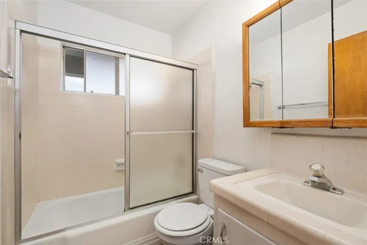 Unit #2, Upstairs Full Bathroom