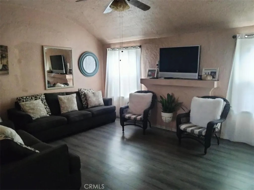 1407 E 50th Street, Los Angeles, California 90011 home-pic-4