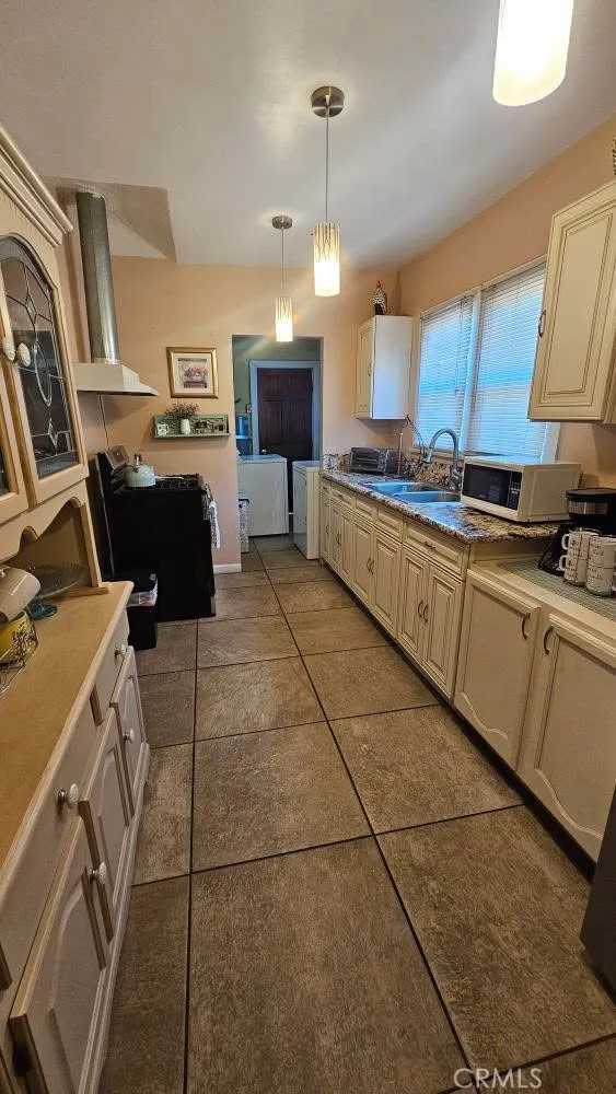 1407 E 50th Street, Los Angeles, California 90011 home-pic-6