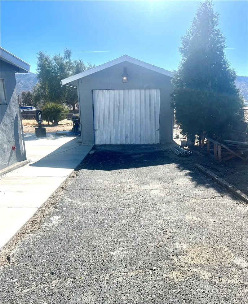 1010 E Nicolet Street, Banning, California 92220 home-pic-1
