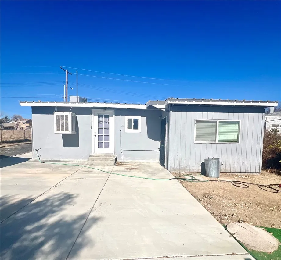 1010 E Nicolet Street, Banning, California 92220 home-pic-2