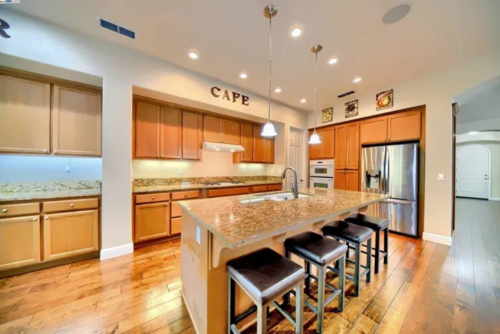 1079 Glen Abbey Dr, Manteca, California 95336