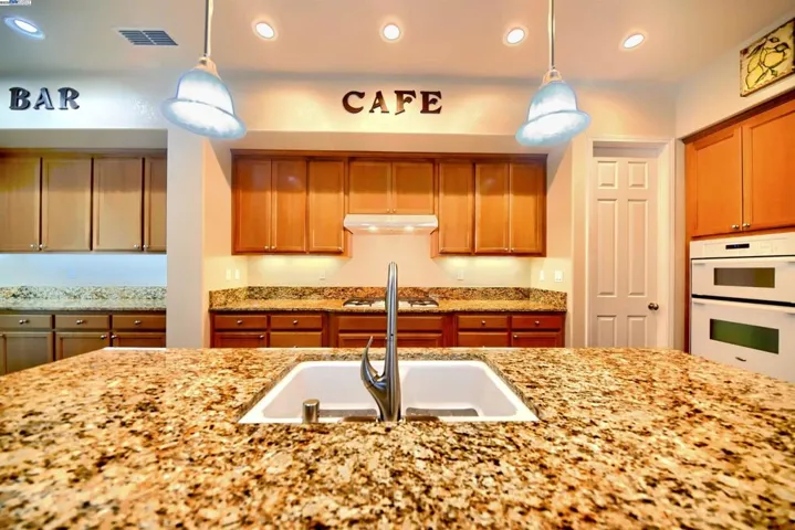 1079 Glen Abbey Dr, Manteca, California 95336