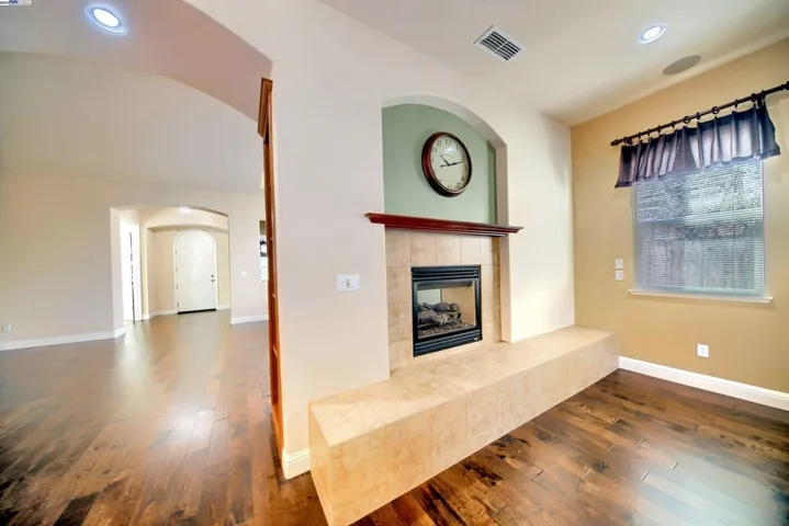 1079 Glen Abbey Dr, Manteca, California 95336