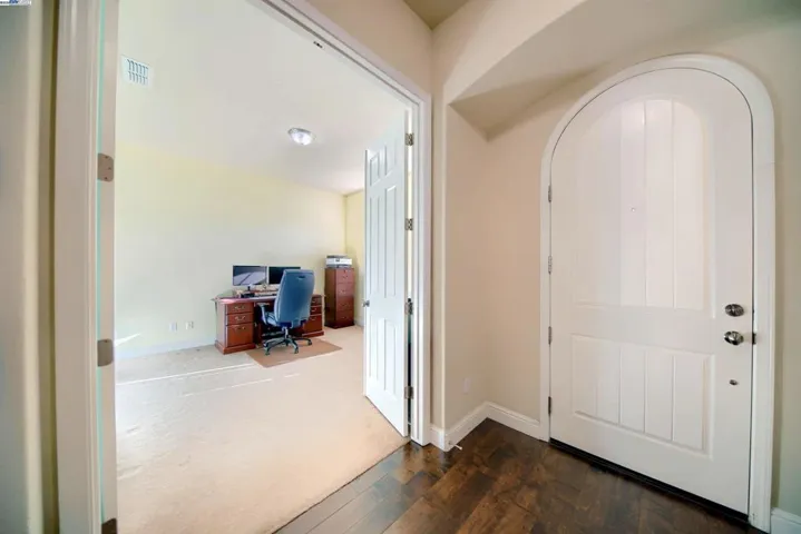 1079 Glen Abbey Dr, Manteca, California 95336