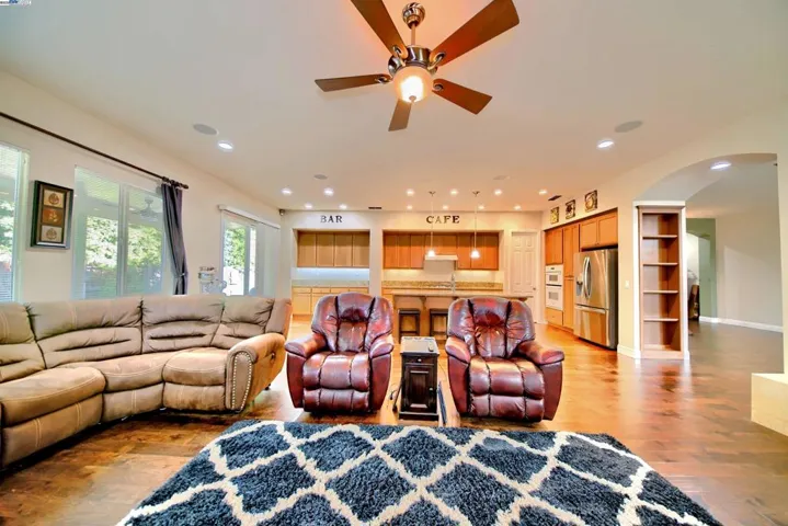 1079 Glen Abbey Dr, Manteca, California 95336