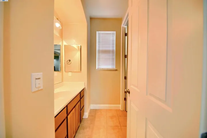 1079 Glen Abbey Dr, Manteca, California 95336