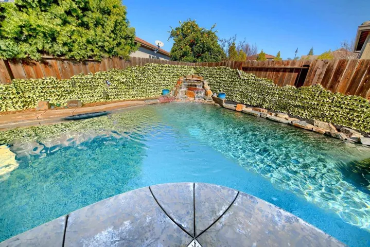 1079 Glen Abbey Dr, Manteca, California 95336