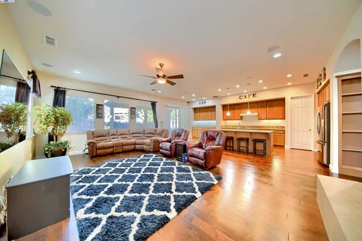 1079 Glen Abbey Dr, Manteca, California 95336