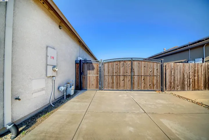1079 Glen Abbey Dr, Manteca, California 95336