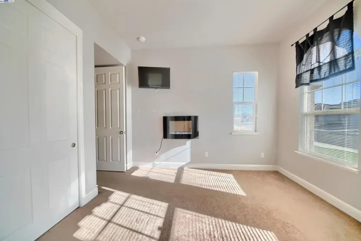 1079 Glen Abbey Dr, Manteca, California 95336