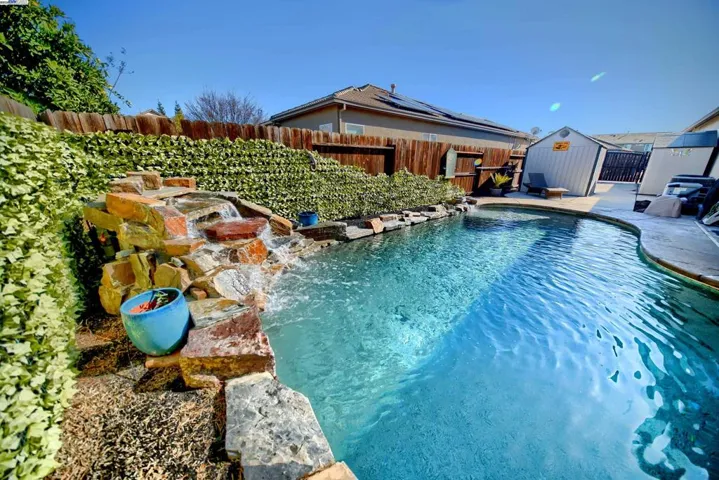 1079 Glen Abbey Dr, Manteca, California 95336