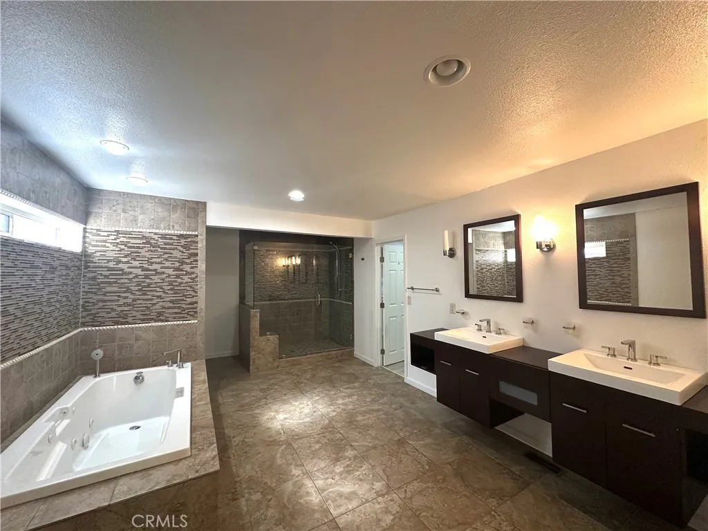 22700 Cascade Drive, Canyon Lake, California 92587 home-pic-16