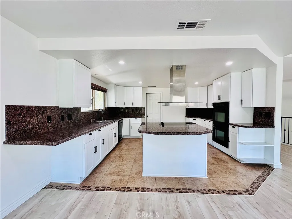22700 Cascade Drive, Canyon Lake, California 92587 home-pic-4