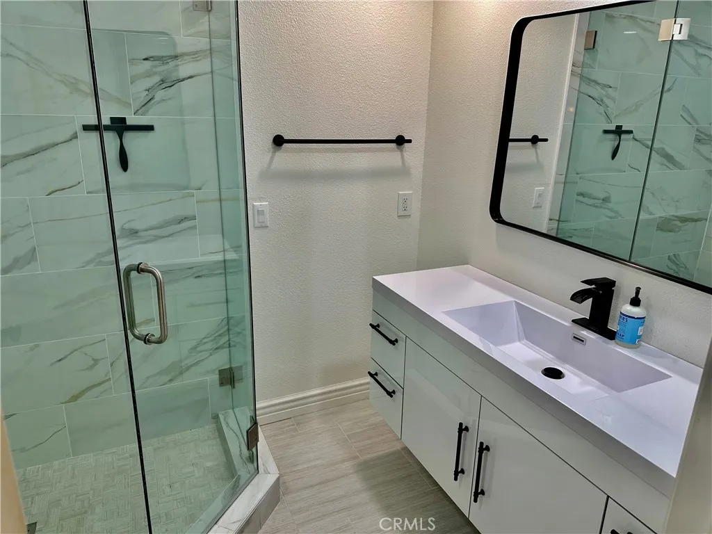 22700 Cascade Drive, Canyon Lake, California 92587 home-pic-1