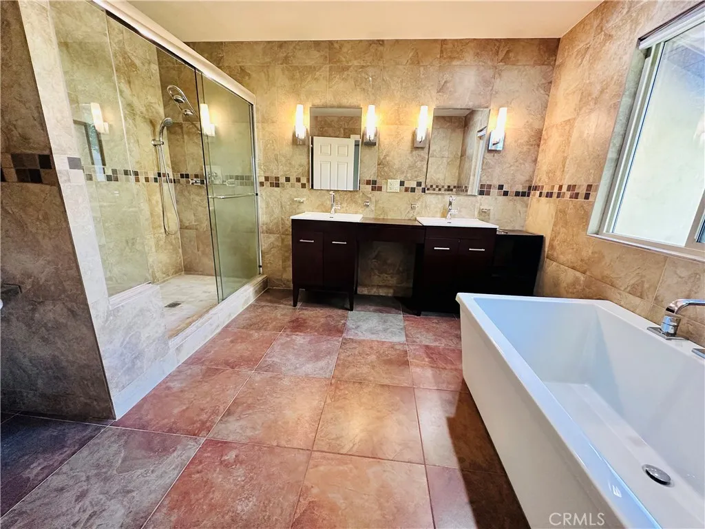 22700 Cascade Drive, Canyon Lake, California 92587 home-pic-9