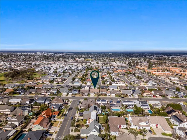 Easy access to freeways and PCH!
