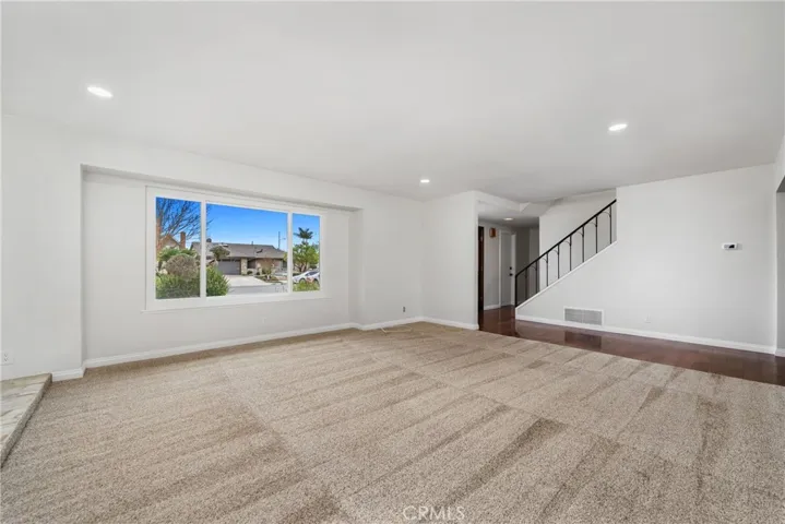 Nicely sized living room. Perfect for casual evenings!