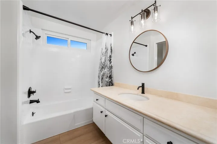 The secondary bedrooms hallway bathroom with shower/tub.