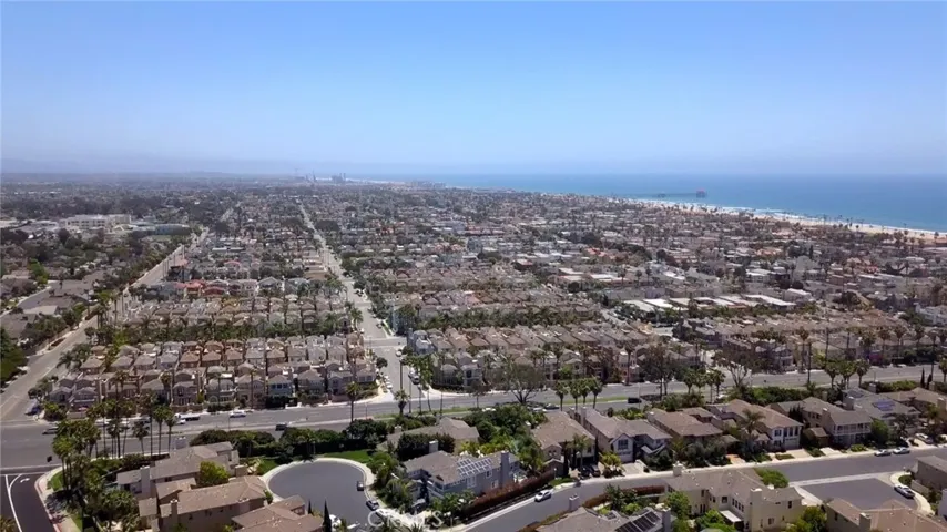 View from Goldenwest Street to the HB pier!