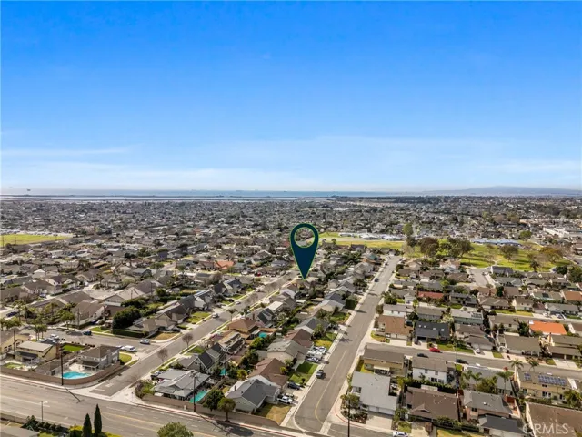 Close to Bolsa Chica Wetlands and white sand beaches