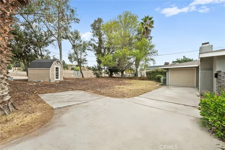 211 Greenview Road, Escondido, California 92026