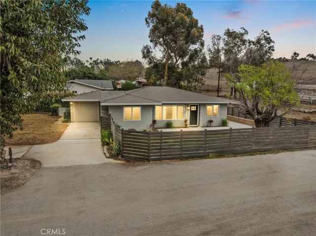 211 Greenview Road, Escondido, California 92026