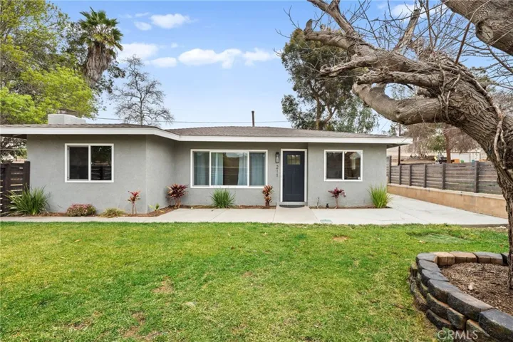 211 Greenview Road, Escondido, California 92026