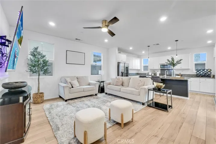 16722 Petrus Lane, Fontana, California 92336