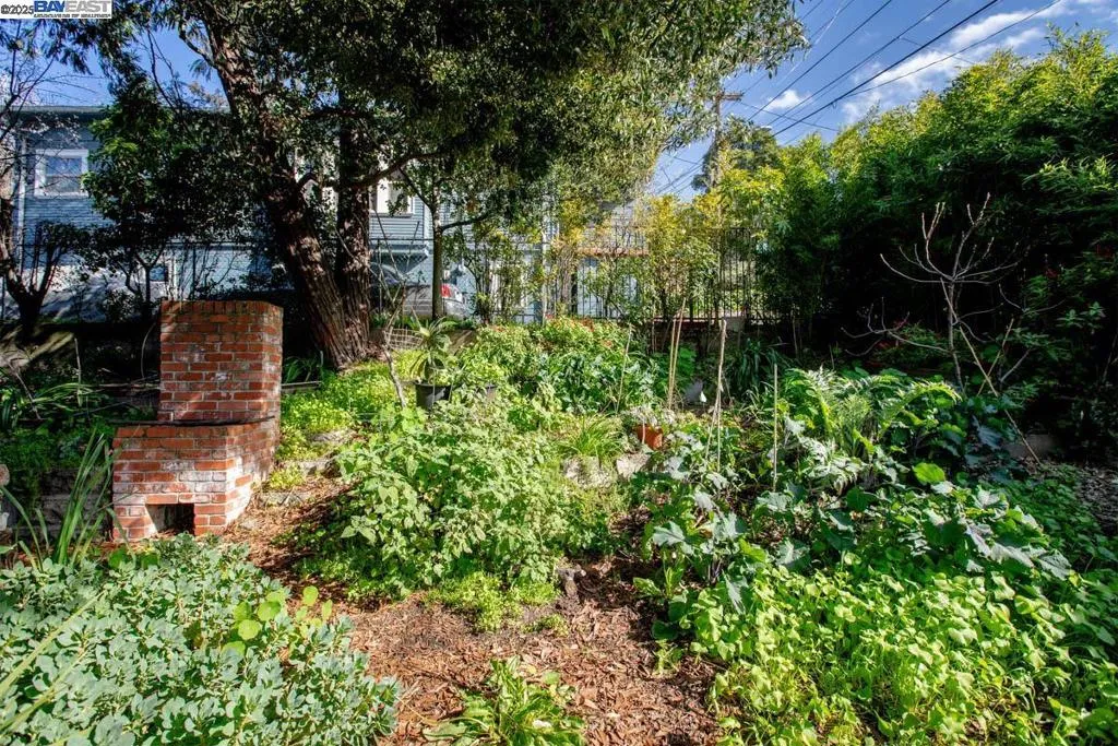 3140 E 27th St, Oakland, California 94601 home-pic-5
