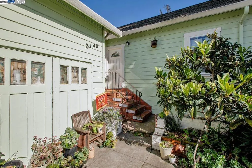 3140 E 27th St, Oakland, California 94601 home-pic-2