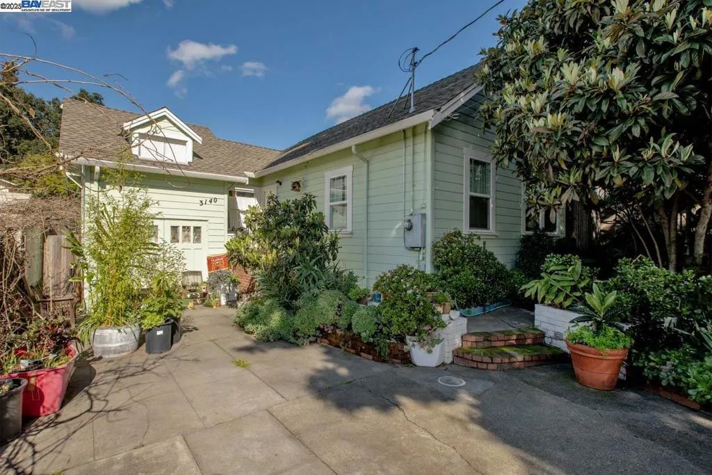 3140 E 27th St, Oakland, California 94601 home-pic-0