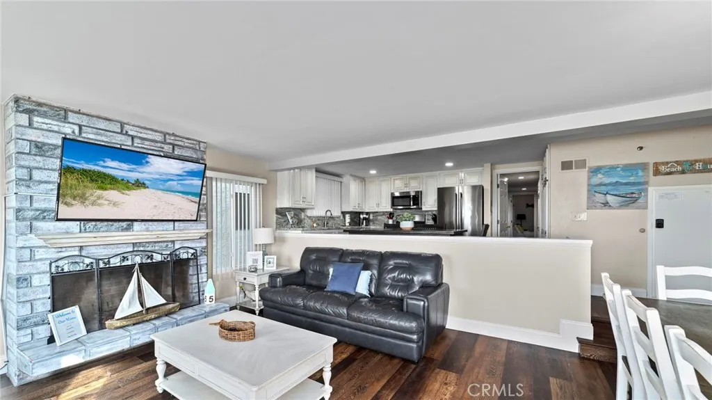 402 E Oceanfront, Newport Beach, California 92661 home-pic-12