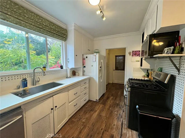 12510 Kling Street, Studio City, California 91604